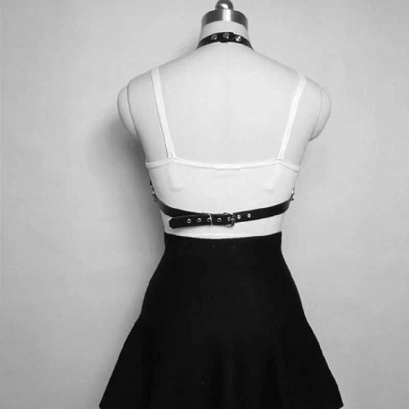 Женский кожаный бондаж с заклепками в стиле панк эффектом пуш-апа |