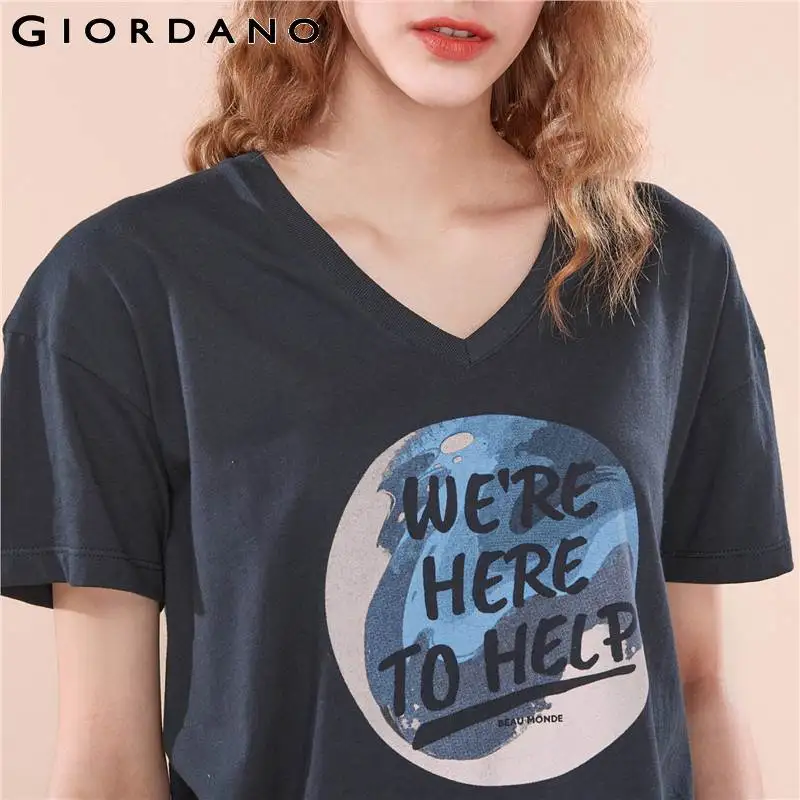 Giordano .женская футболка с v-образным вырезом воротника так же имеется печатный