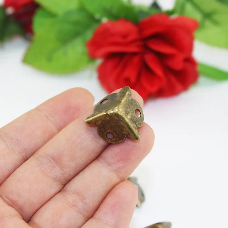 Vintage Mini Luggage Case Box Corner Brackets For Furniture Decoration Triangular Iron Cover Holes Bronze Tone 16mm 60Pcs | Обустройство