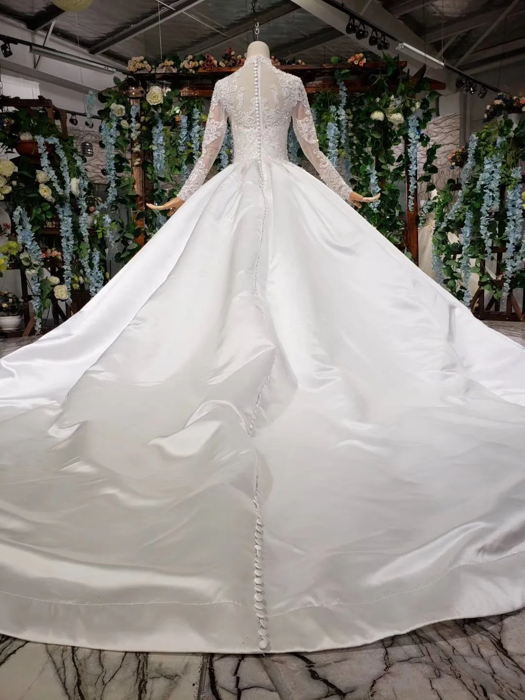 

2019 New Design Satin Arabic Bridal Gown Islamic Long Sleeve Muslim Wedding Dress Arab Ball Gown Lace Hijab Wedding Dress