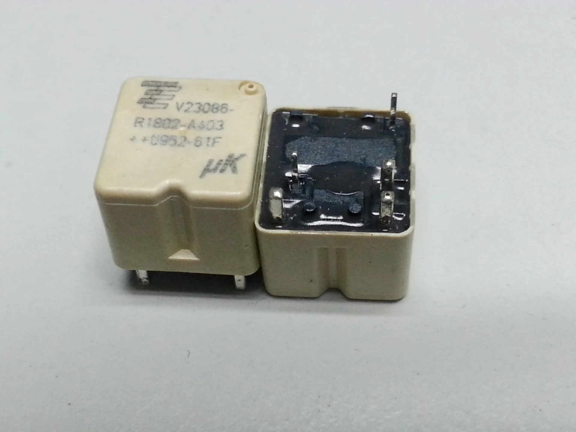 

Automotive relays V23086-R1802-A402