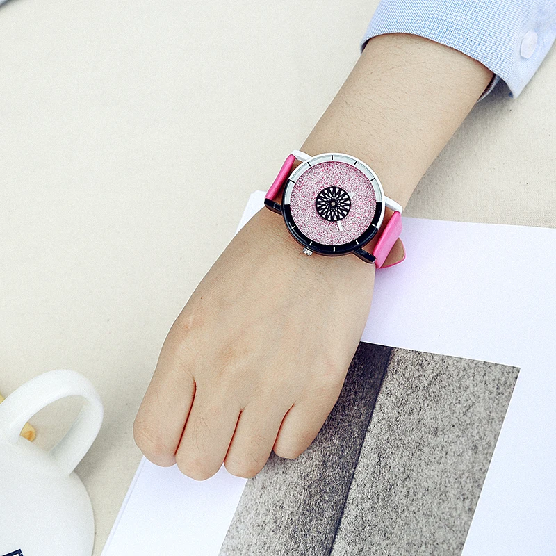 Часы наручные для мужчин и женщин классические цветные кварцевые с кожаным