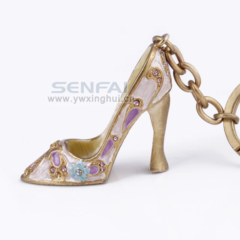 Новое поступление 2017 года женские модные туфли с эмалью для ключей на высоком