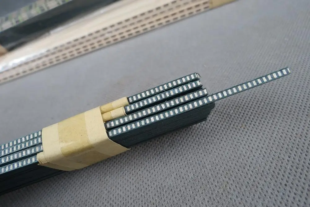 

Фигурный переплет LUTHIER 50 полос C-85, толщиной 2,5 мм x 1,0 мм и длиной 640 мм