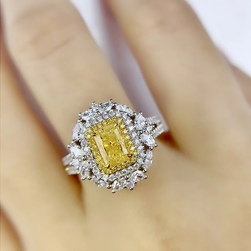 Кольцо обручальное с муассанитом белое золото 750 пробы 18 К