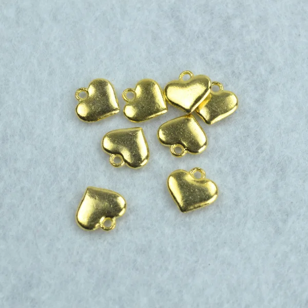 30 шт. цвета: золотистый фон с изображением цветных сердец прелести ожерелье