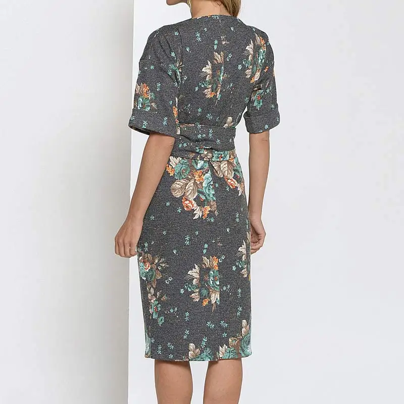 Женское цветочное вышитое платье с вышивкой серое Бандажное коротким рукавом