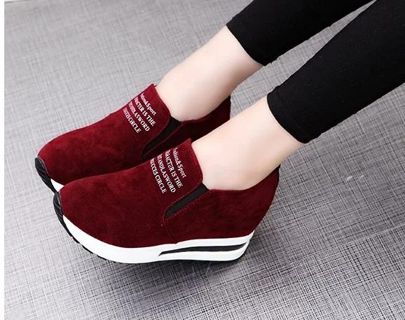 Женские повседневные кроссовки из флока черные/красные дышащие на платформе