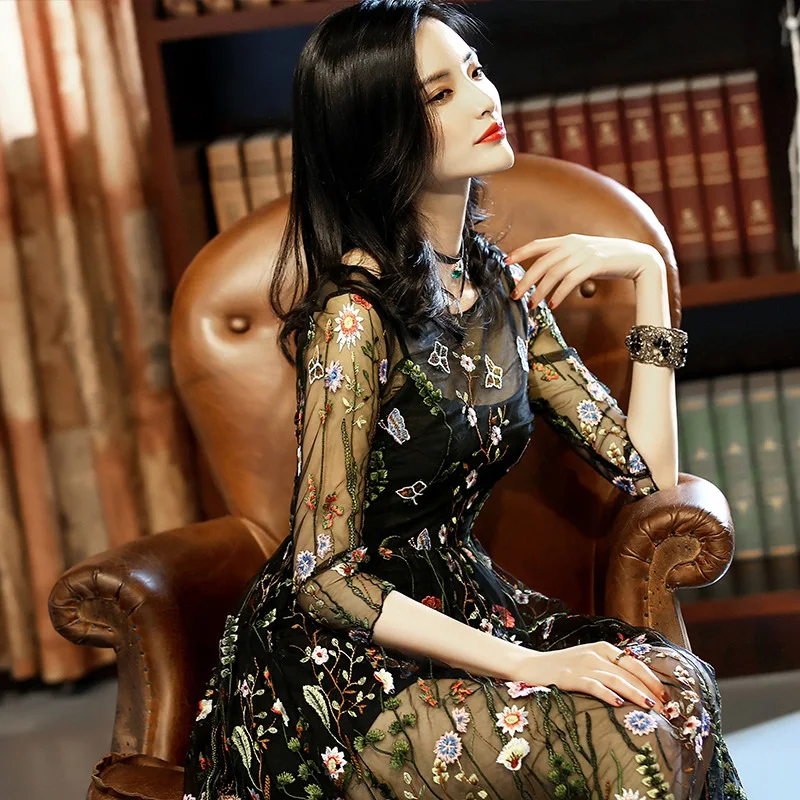 Подиумные платья 2016 Великолепная Половина рукава прозрачное Сетчатое вышитое