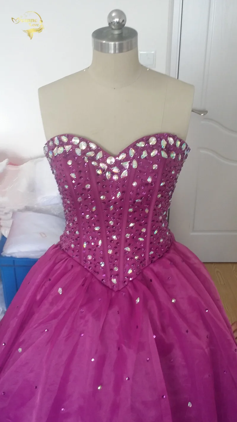 Новое бальное платье светится в течение 15 лет Дешевые Quinceanera корсет с кристаллами