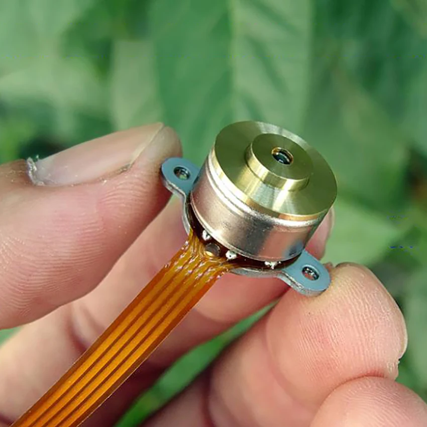 Трехфазный четырехпроводной бесщеточный двигатель постоянного тока с сильным