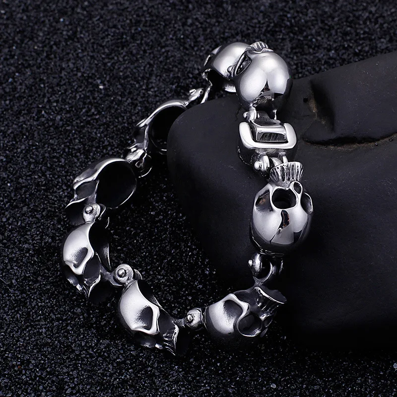

Titanium steel jewelry three-dimensional small skull bracelet tide male punk jewelry