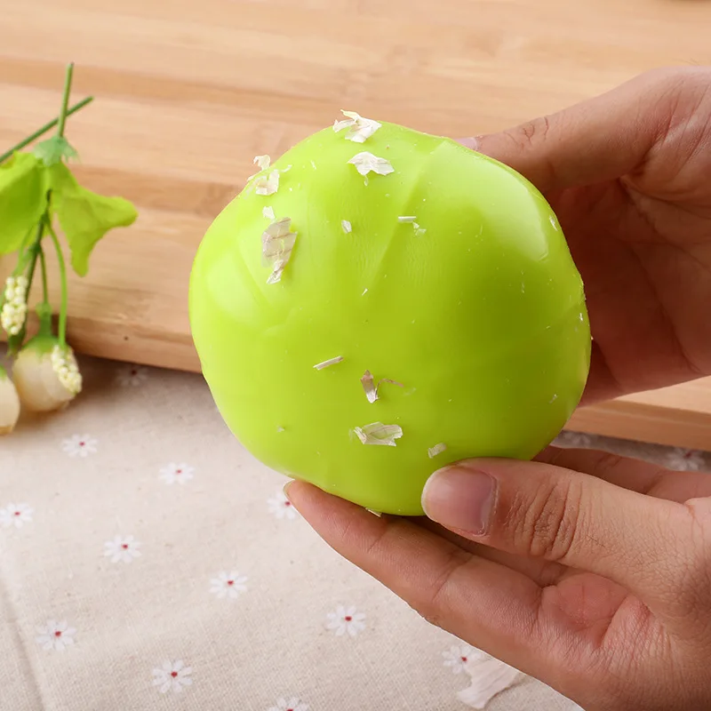 Овощечистка для чеснока креативная кухонная мягкая искусственная из пищевого