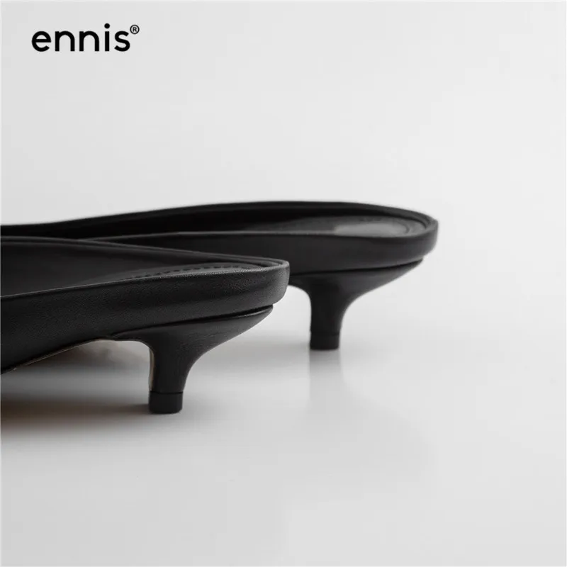 ENNIS/Коллекция года; дизайнерские туфли без задника с квадратным носком; женские шлепанцы из натуральной кожи на низком каблуке; летняя повседневная обувь; Цвет черный, коричневый; модная обувь; M988