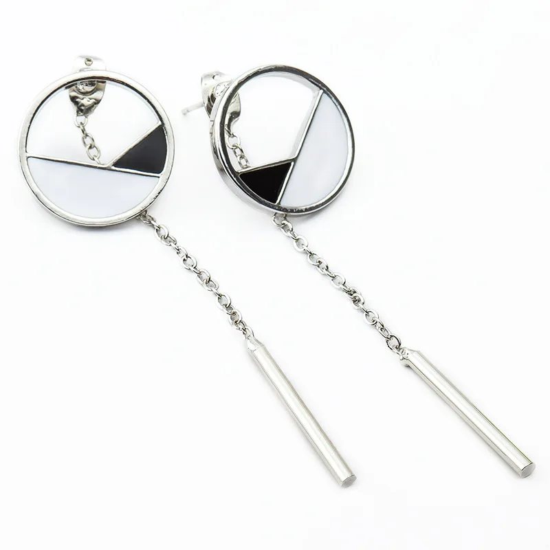 Женские круглые серьги гвоздики черные белые с длинными кисточками и полым