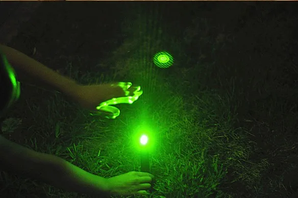 

Powerful Lazer Military 500000M 500W 532nm Green Laser Pointer Flashlight Light Focus Burning Match,Burn Cigarettes Hunting