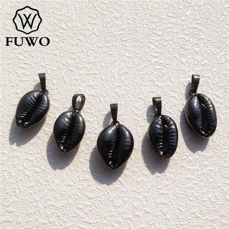 FUWO натуральный Каури кулон в виде ракушки с черным пистолетом покрытый кусочек