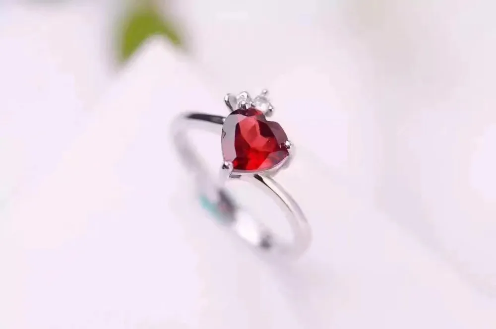 Кольцо с натуральным гранатом настоящее Серебро s925 пробы натуральное 7*9 мм