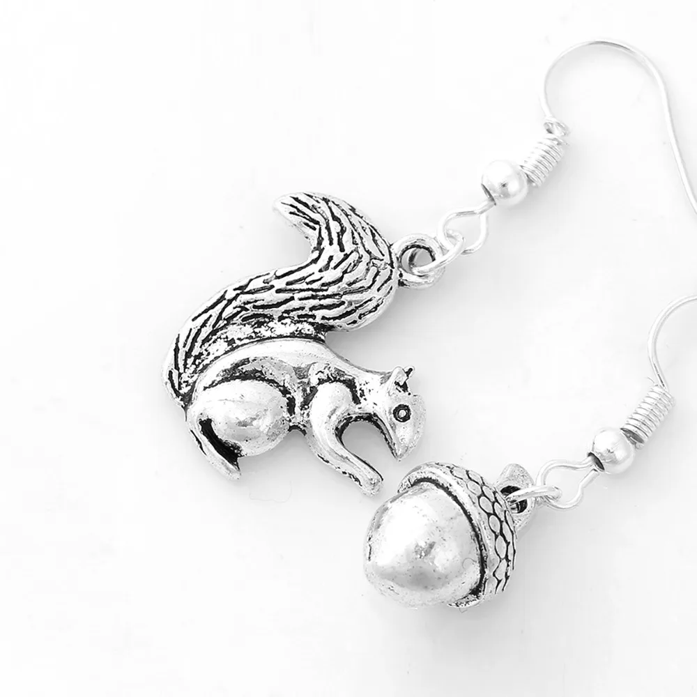 8SEASONS Handmade Earrings antique silver-color Acorn Squirrel 40mm(1 5/8&quot) x 20mm( 6/8&quot) 1 Pair | Украшения и аксессуары