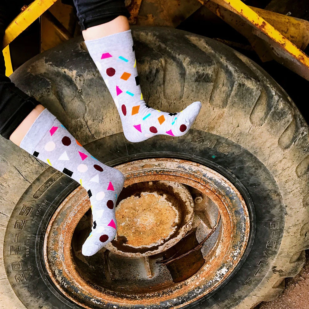 

MEILEIYA 20 Pairs/Bag Summer Harajuku Style Men's Socks Personality Middle Tube Socks Large Size Geometric patterns Men's Socks