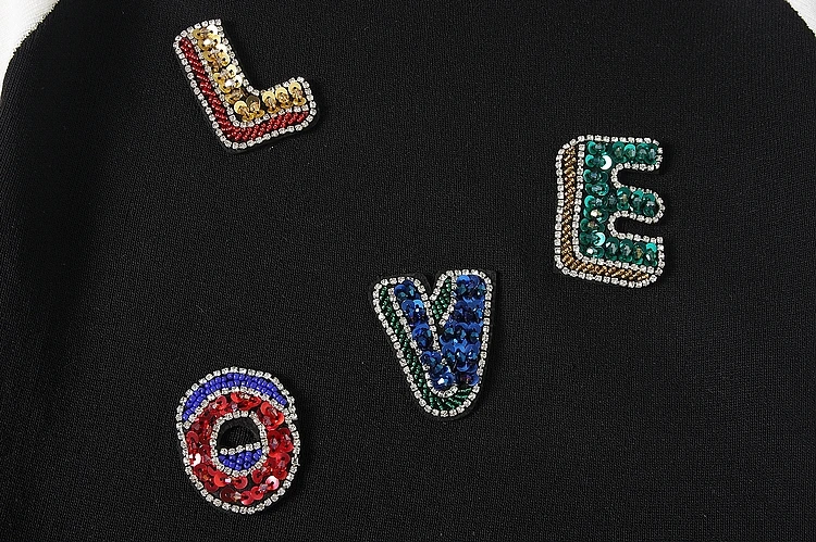 Женский вязаный костюм ALPHALMODA свитер с аппликацией букв + штаны цветами комплект