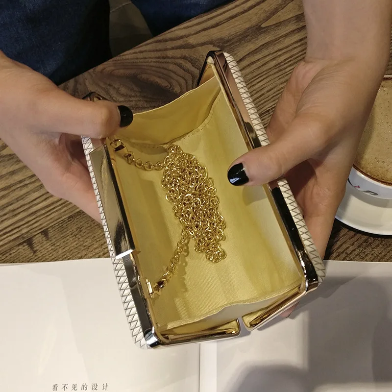 

New lady Bags Mini-clip Dinner Chain Bags Hand Single Shoulder Twisted Bags
