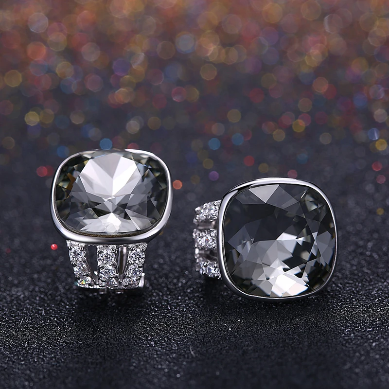 Серьги гвоздики женские из серебра 925 пробы с кристаллами