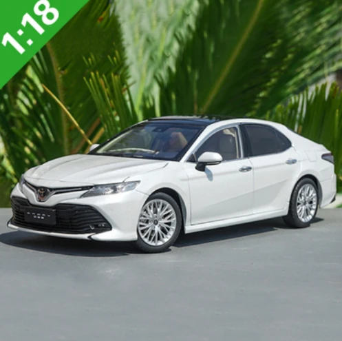 Белый 1/18 Toyota Camry 8-го поколения Литой Сплав Модель автомобиля игрушки для детей Коллекция подарков Черный Белый Красный - Цвет: Белый