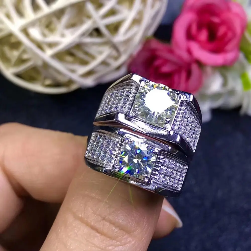 Мужские кольца Moissanite, в настоящее время самые популярные драгоценные камни, имеют высокую твердость, сравнимую с бриллиантами. 925 серебро