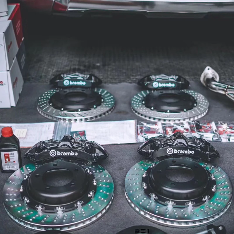 Lexuz LX570 передний BREMBO GT6+ 405 мм вентилируемый Просверленный задний BREMBO GT4+ 380 мм вентилируемый Просверленный