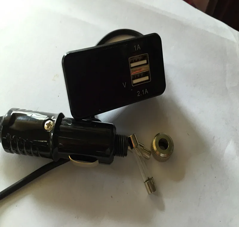 Автомобильное зарядное устройство 2 в 1 вольтметр с двойным USB аккумулятором