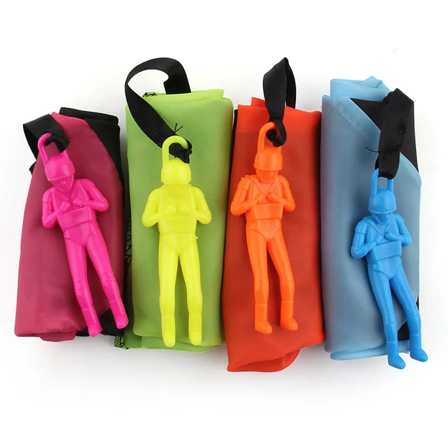 Мини-игрушки красочный детский зонт бросающий руки солдат парашютный стиль