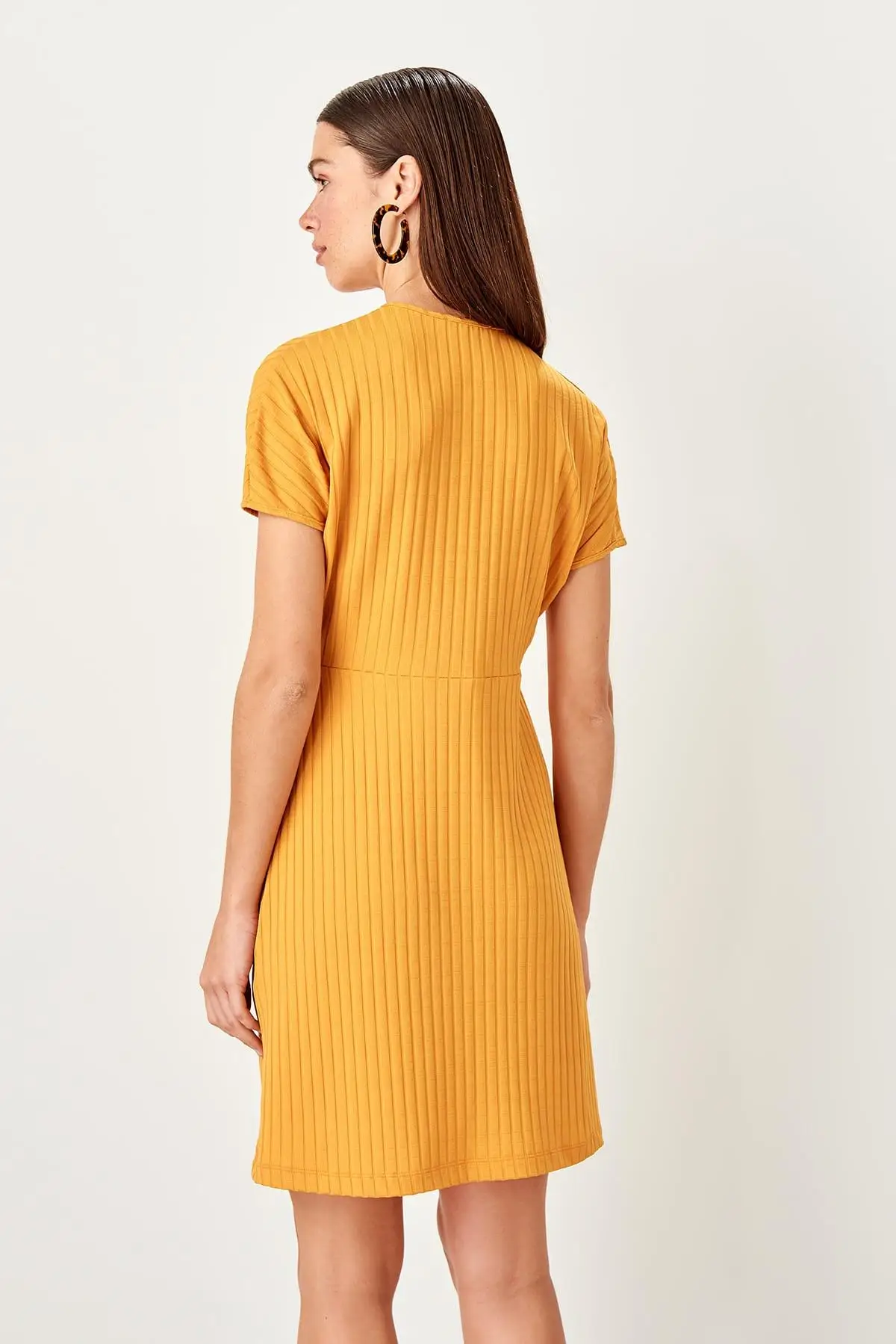 Trendyol желтое двубортное трикотажное платье TWOSS19XM0119|Женские платья| |