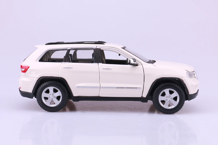 Коллекционный 1:24 Литой автомобиль Modles AlloyAuto Мобильный автомобиль спортивный автомобиль mkd3 Джип внедорожник Grand Cherokee игрушки для детей