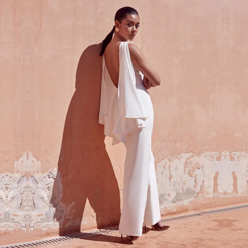 Женский комбинезон с открытой спинкой белый Облегающий О образным вырезом без