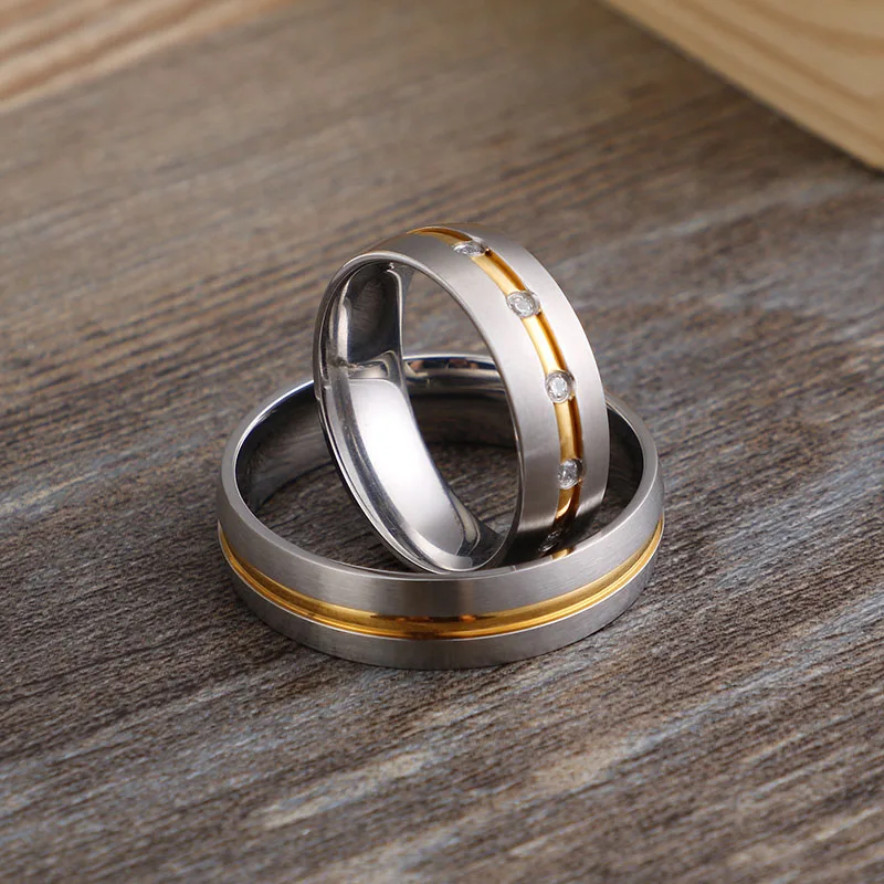 Свадебные кольца из нержавеющей стали с фианитом |