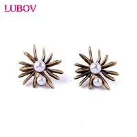 Серьги-гвоздики LUBOV с искусственным жемчугом