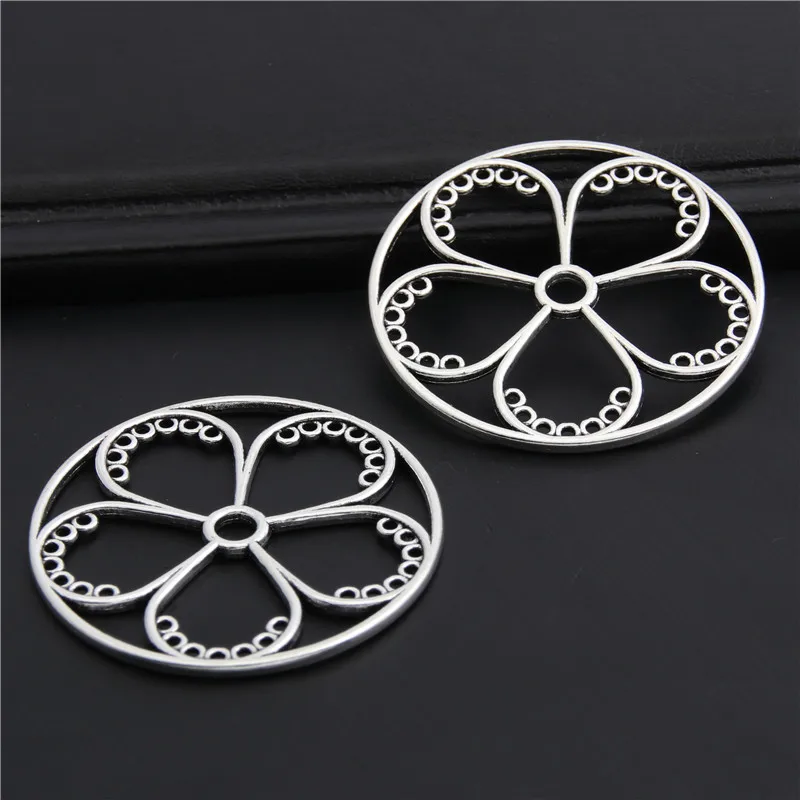 Подвески с цветами природы серебристые 37 мм 10 шт. A2980