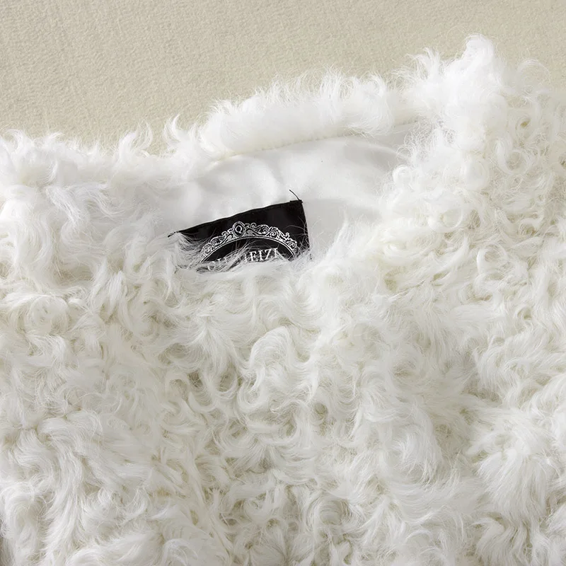 Короткое меховое пальто из овечьей шерсти