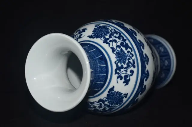 Изысканный Китай Ручная роспись цветок синий и белый фарфор ваза Qianlong Mark|porcelain