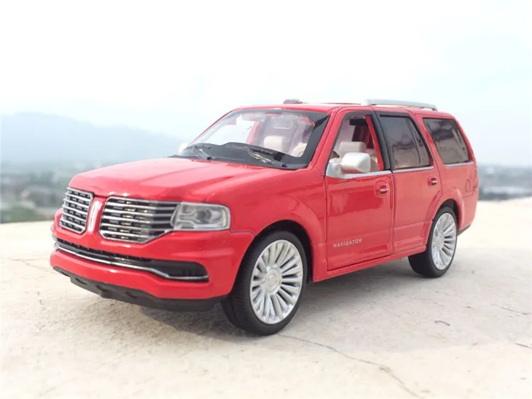 1:32 LINCOLN NAVIGATOR литые игрушечные модели автомобиля SUV Реплика звуковой светильник для детей игрушки