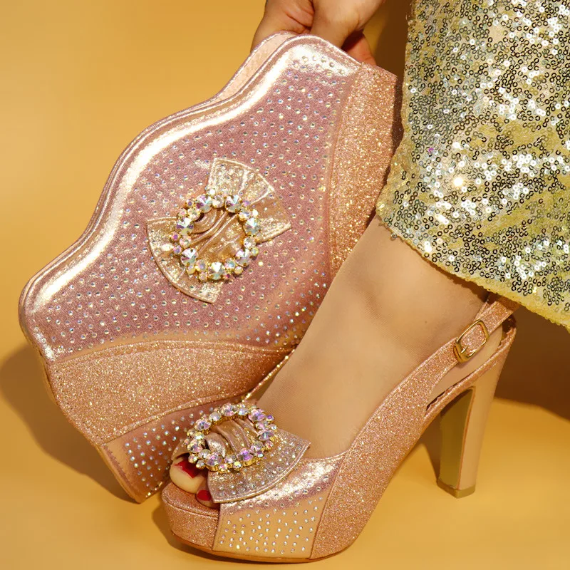 Новинка 2018 года Серебристые вечерние туфли и сумочка в африканском стиле