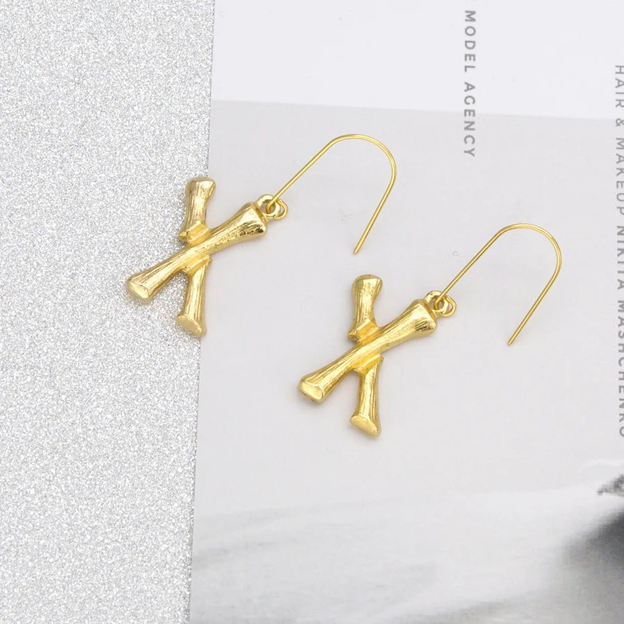 Новое поступление массивные большие золотые металлические серьги с буквой для женщин модные A-Z с алфавитом темпераментные вечерние серьги