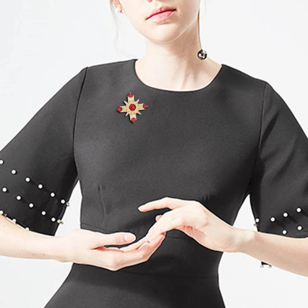 Классические солнечные очки в металлической брошь виде креста с украшением