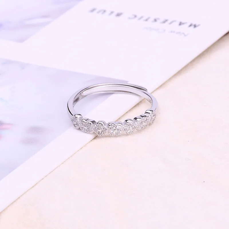 Женское кольцо на палец регулируемое по размеру из серебра 925 пробы с фианитом