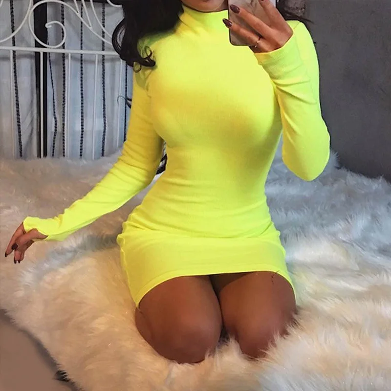 Женское трикотажное платье свитер с высоким воротником хлопковое облегающее