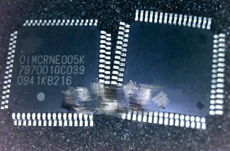 

2PCS/LOT UPD797001GC-039 UPD797001GC QFP new