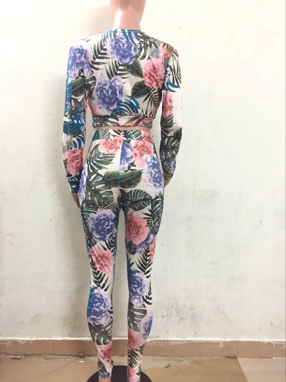 

Digital Print Women V Neck Full Sleeve Top With Pants Summer Women Suits