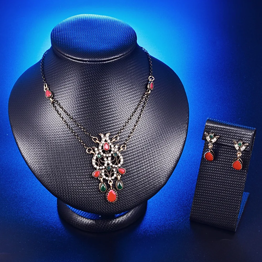 Женский комплект украшений в этническом стиле колье и серьги золотого цвета с