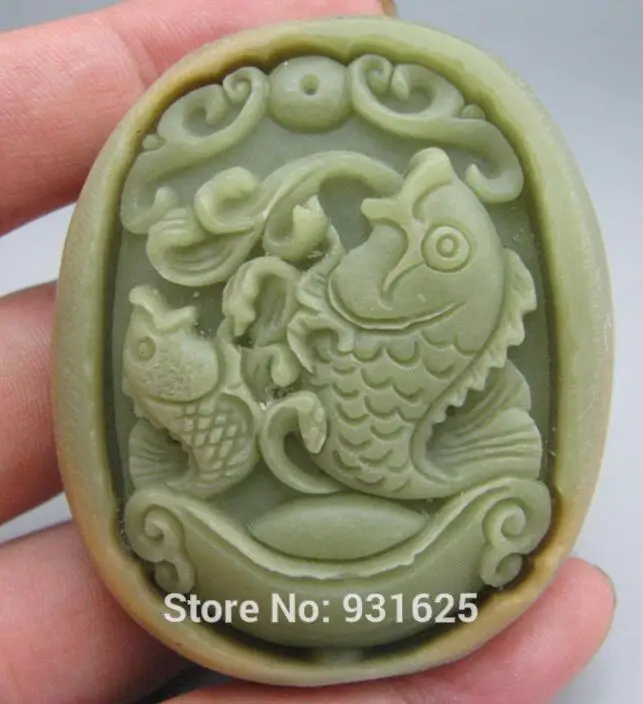 Натуральный камень флюорит резная рыба большая ручная подвеска толщина около 20